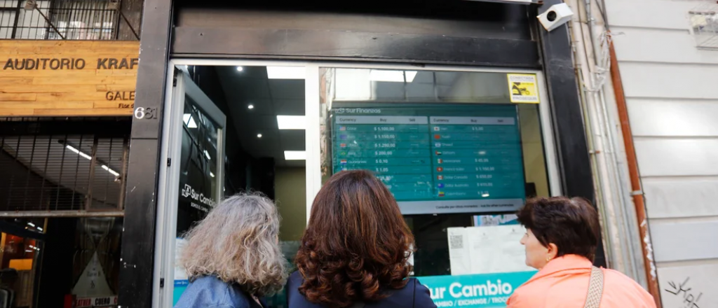 El dólar cerró a $1.230 el primer día sin cepo en el gobierno de Milei