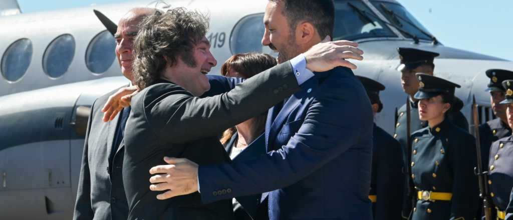 Otro gesto de Milei hacia Petri: le "entregó" la flota de aviones presidenciales