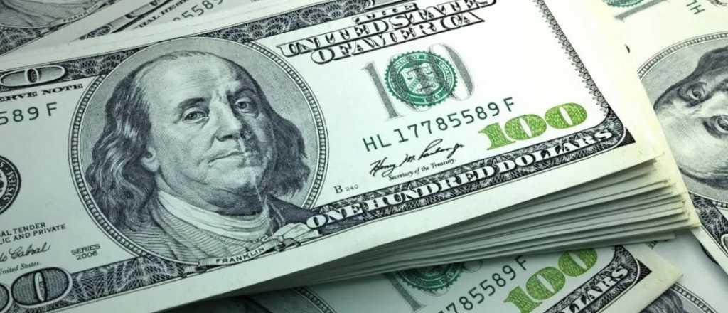 Subió el dólar oficial y bajó el blue en la jornada de este lunes 29