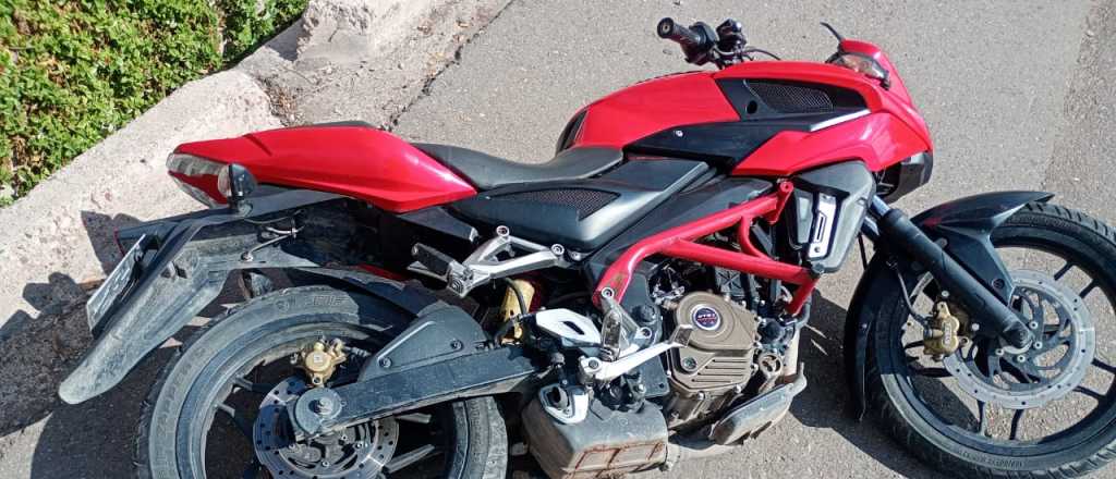 Murió un joven de 19 años al caer de su moto a una acequia en Godoy Cruz