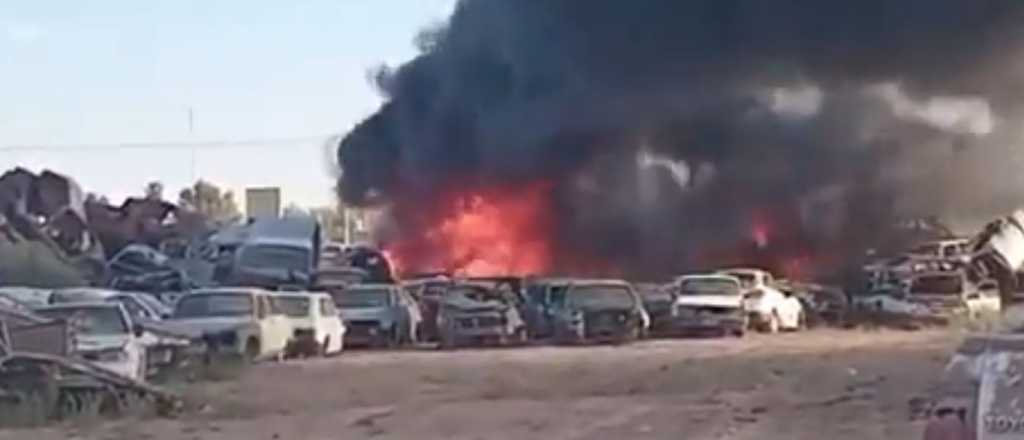 Volvi&oacute; a incendiarse la playa de secuestros de San Mart&iacute;n: ardieron 40 autos