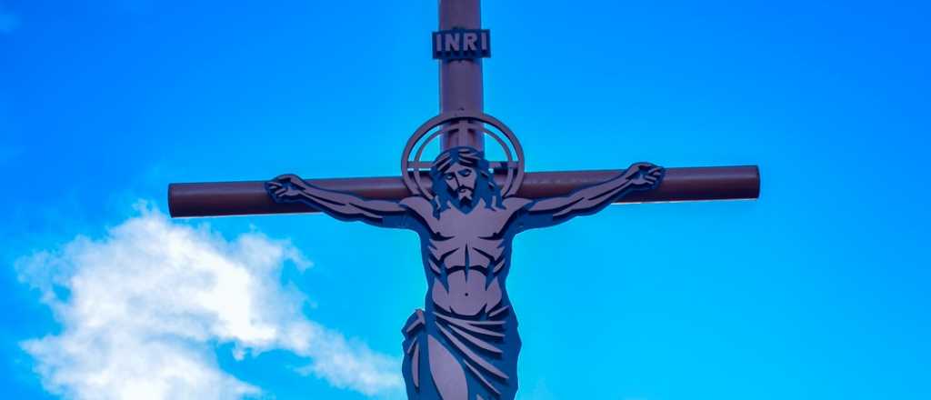Colocaron el nuevo Cristo en el Manzano Histórico