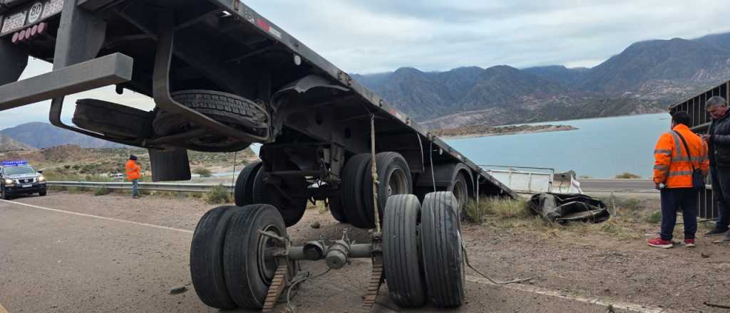 Impactante vuelco de un camión en la Ruta 7