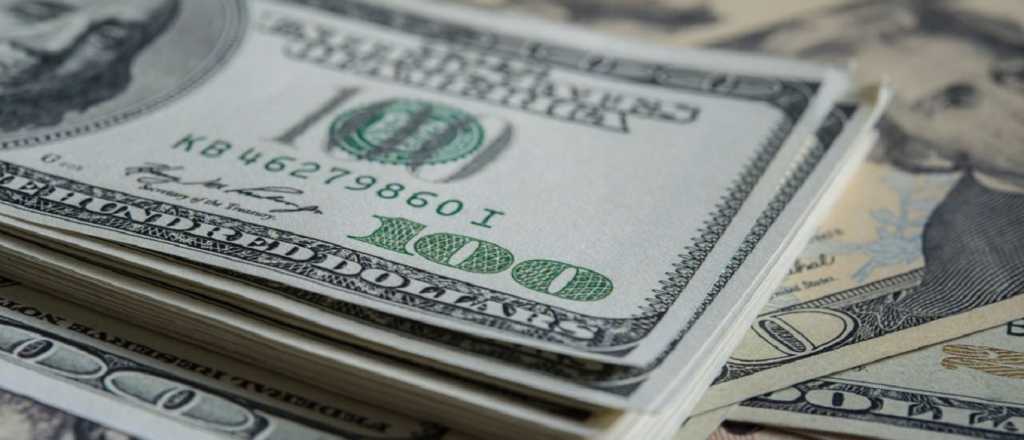 A cu&aacute;nto cotiza el d&oacute;lar blue en Mendoza, tras la baja del oficial