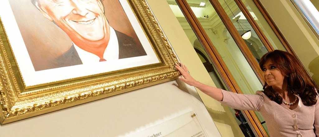 Cristina reaparece en p&uacute;blico por la reedici&oacute;n de un libro sobre Kirchner