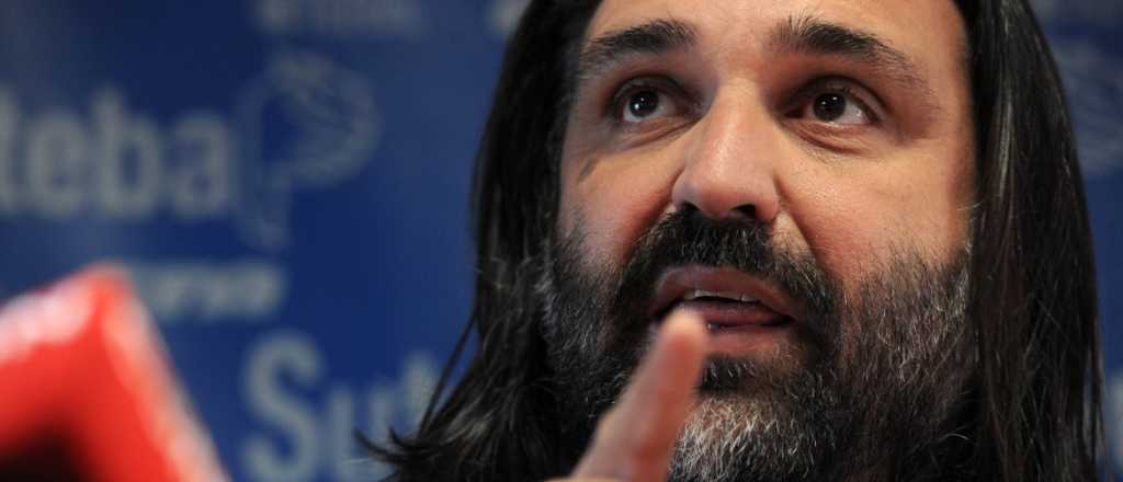 Baradel tiene deudas con AFIP y viajó 60 veces al exterior en seis años