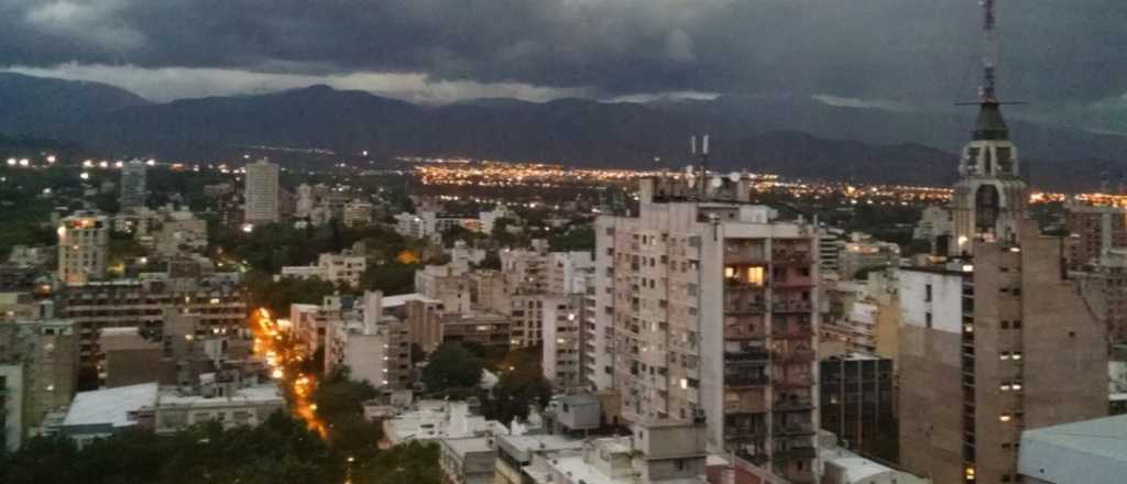 La lluvia pone en duda la realizaci&oacute;n del Acto Central