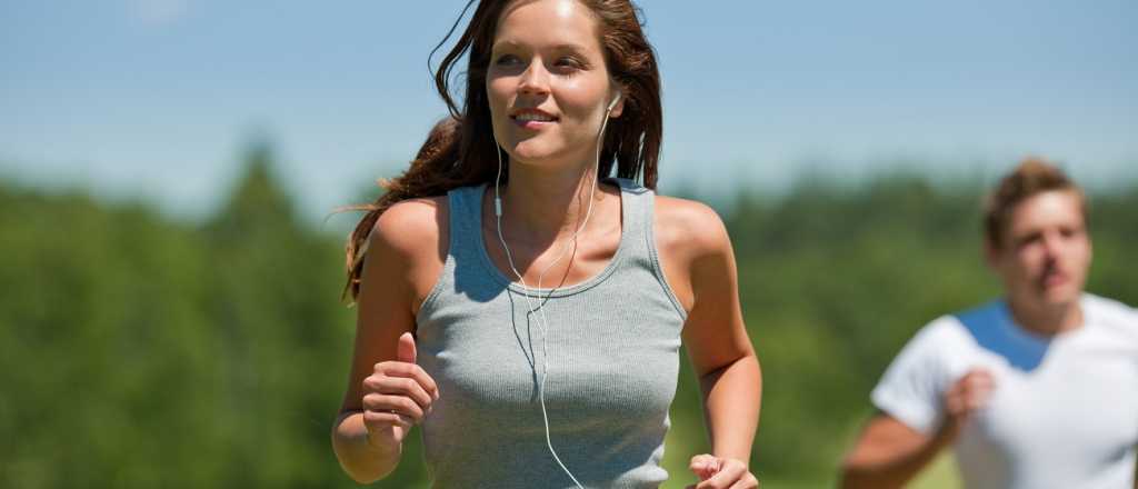 ¿Correr rápido o más lejos? Qué es mejor para quemar calorías y perder peso