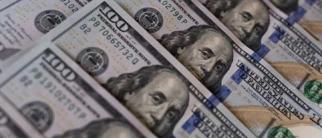 El dólar cerró la semana en baja tras el anuncio del cepo
