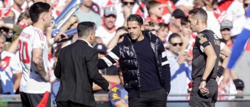 Tras la derrota con River, Riquelme echó a Gago y Boca se quedó sin DT