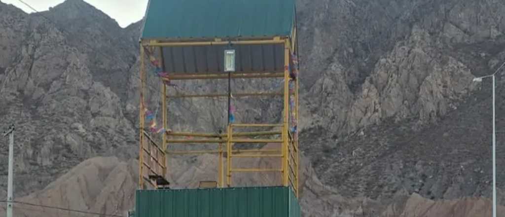 Una joven se subió a una tirolesa y cayó desde 8 metros de altura