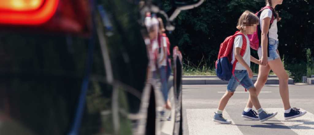 Una camioneta atropelló a una nena de 8 años al salir de la escuela en Maipú