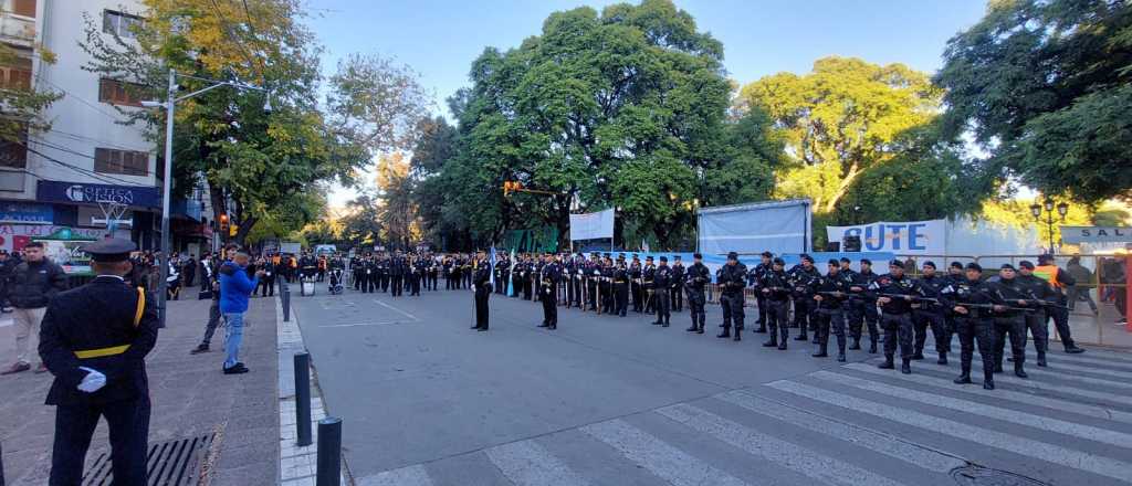 Decenas de policías y vallado en la zona de la Legislatura