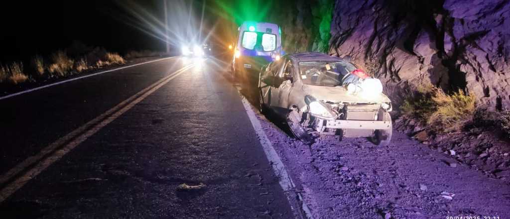 Video: un matrimonio chileno está herido tras volcar en la Ruta 7