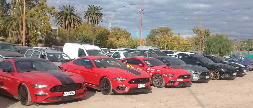 Retuvieron ocho autos de alta gama que corrían picadas en el centro