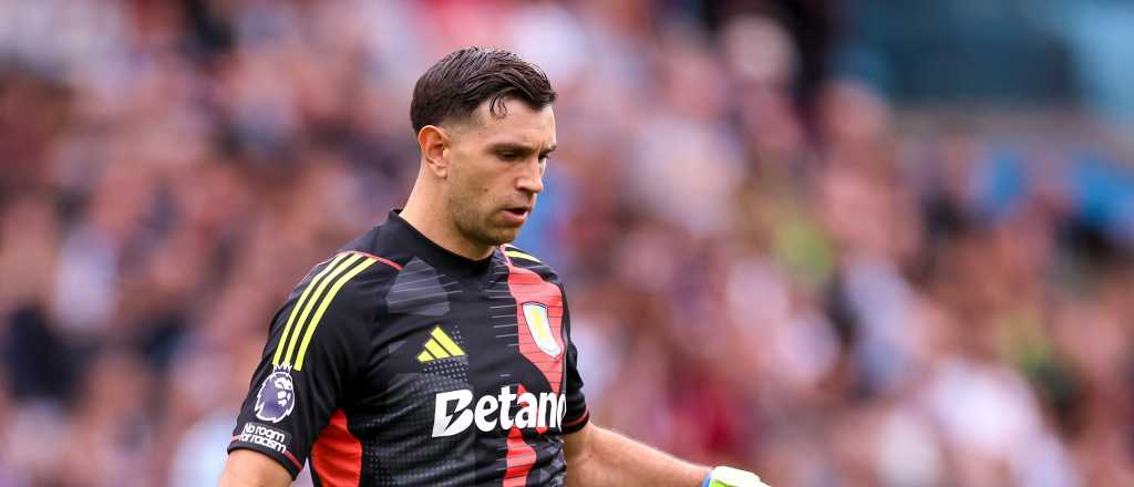 Video: otra valla invicta del imbatible Dibu Martínez y triunfo clave de Aston Villa