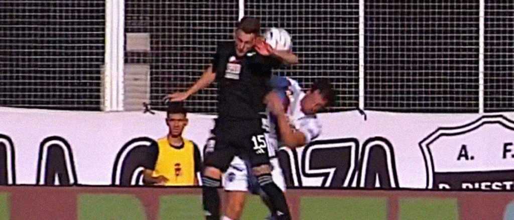 ¿No era penal? La mano que reclamó Godoy Cruz y perdonó Lamolina