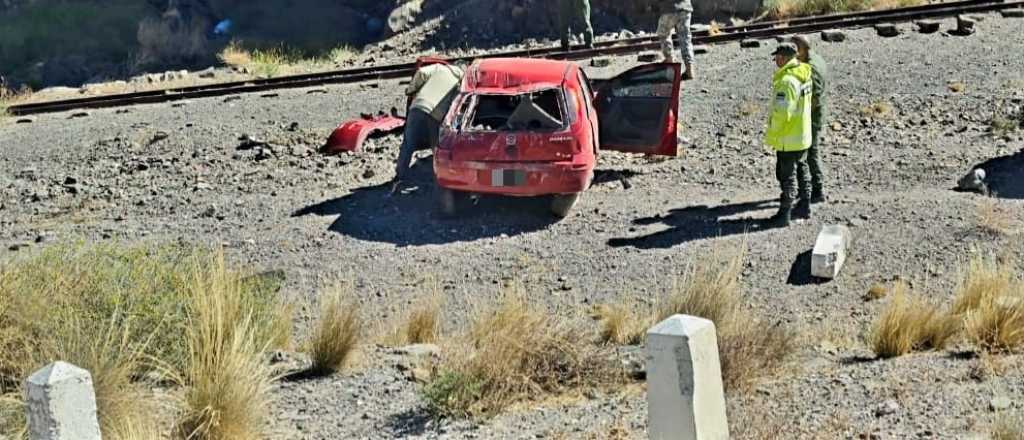 Despistó un auto en la Ruta 7 y quedó al borde de las vías