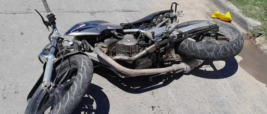 Murió un motociclista que chocó contra un auto en Godoy Cruz