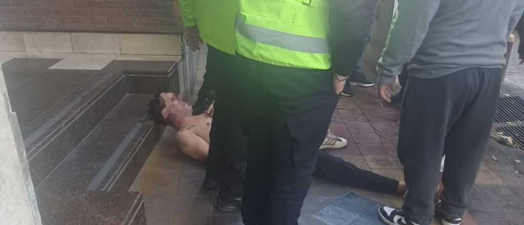 Quiso robar en un local del Centro y lo atraparon en el lugar