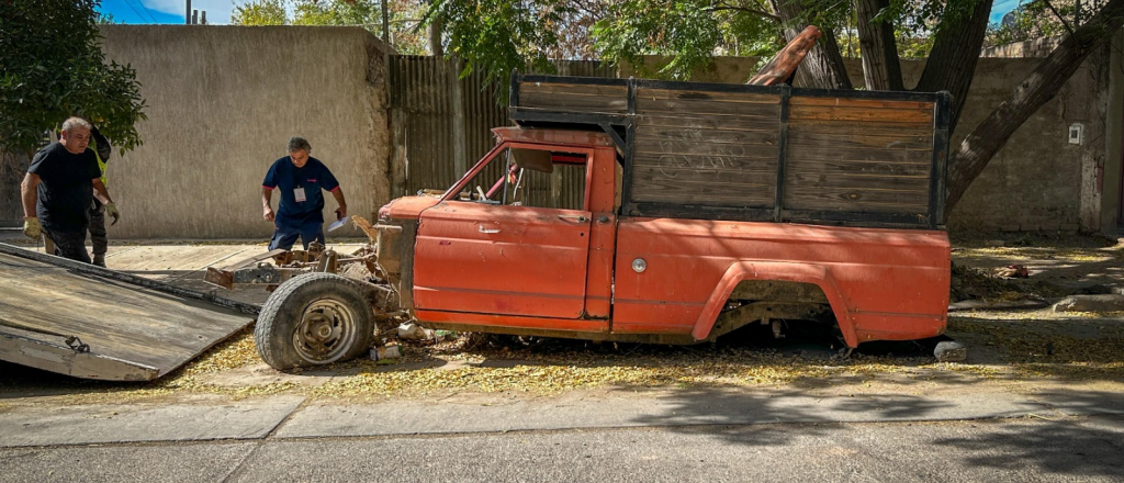 Las Heras retir&oacute; autos abandonados en la v&iacute;a p&uacute;blica