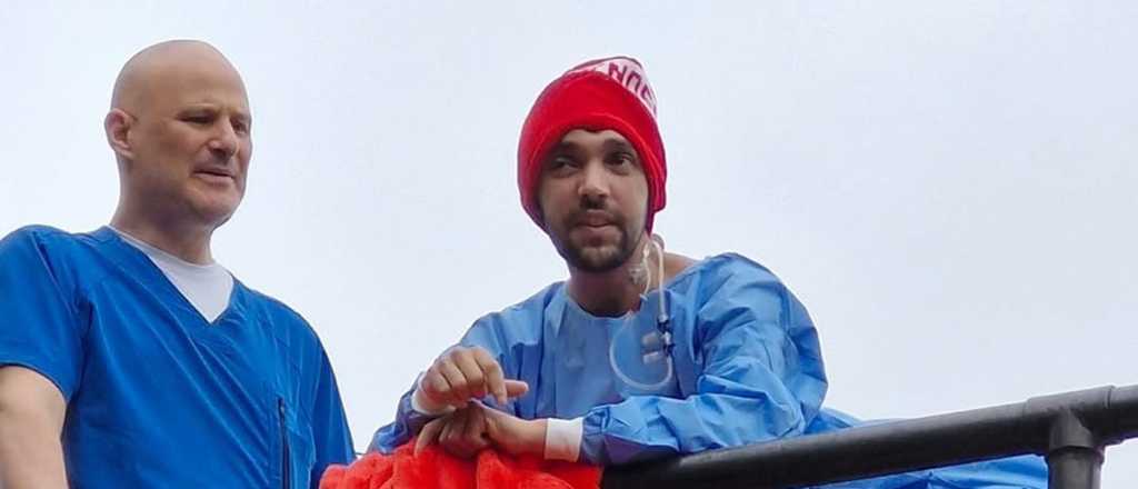 Pablo Grillo salió al balcón del hospital tras 55 días en terapia intensiva