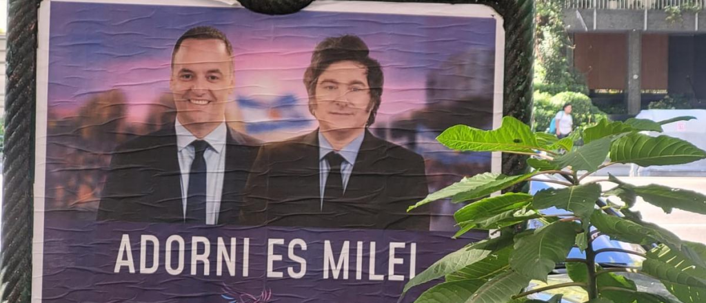 León XIV en Roma, Adorni en tercer puesto