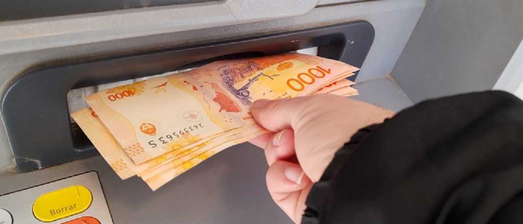 Nuevo tope para sacar plata del cajero: cuánto podés retirar