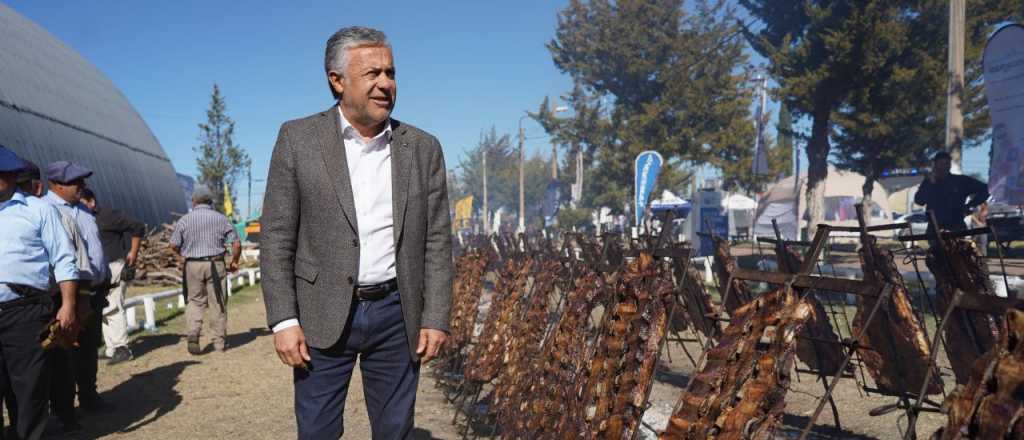 Desde Alvear, Cornejo puso en funcionamiento el acueducto ganadero