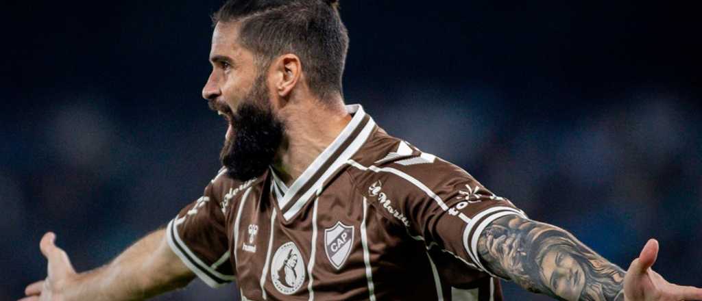 Platense dio el golpe, eliminó a Racing y avanzó a cuartos