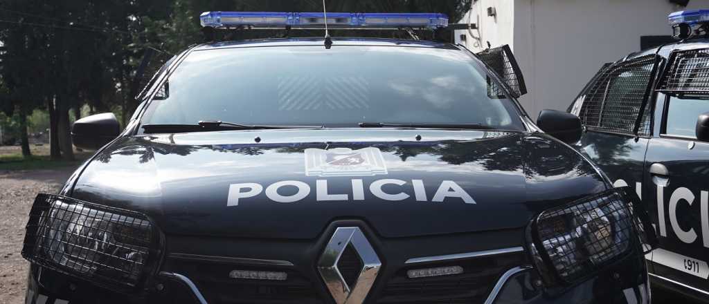 Le robaron 60 mil pesos y mercadería mientras caminaba por Maipú