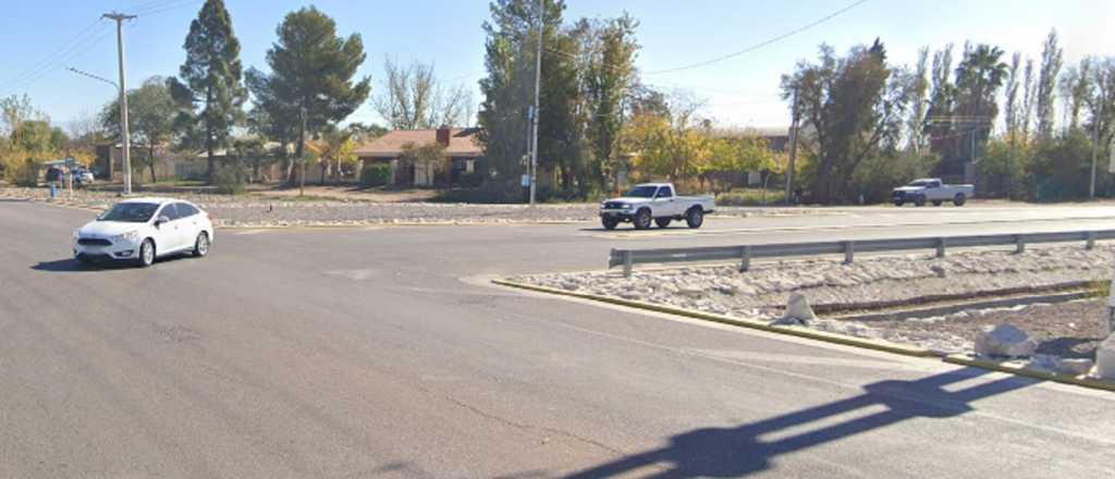 Una camioneta chocó con una moto en Maipú: una mujer hospitalizada