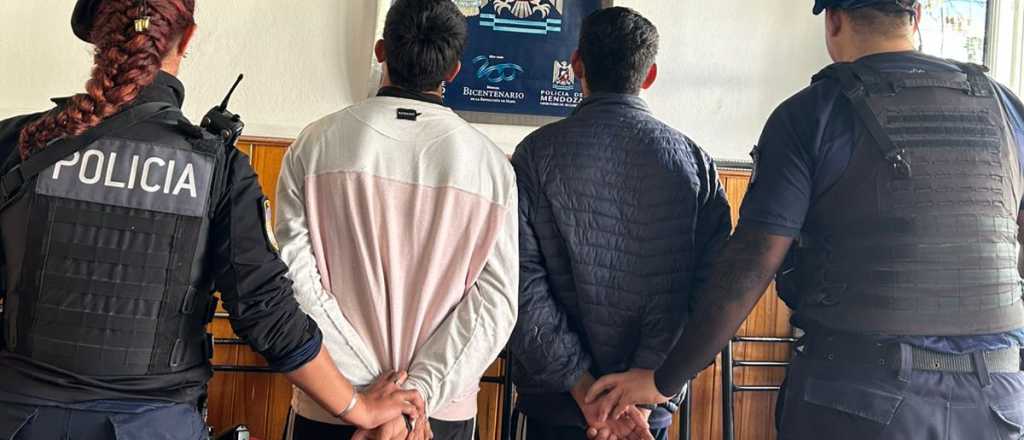 Detuvieron a dos jóvenes en Maipú que tenían más de 2 kilos de marihuana