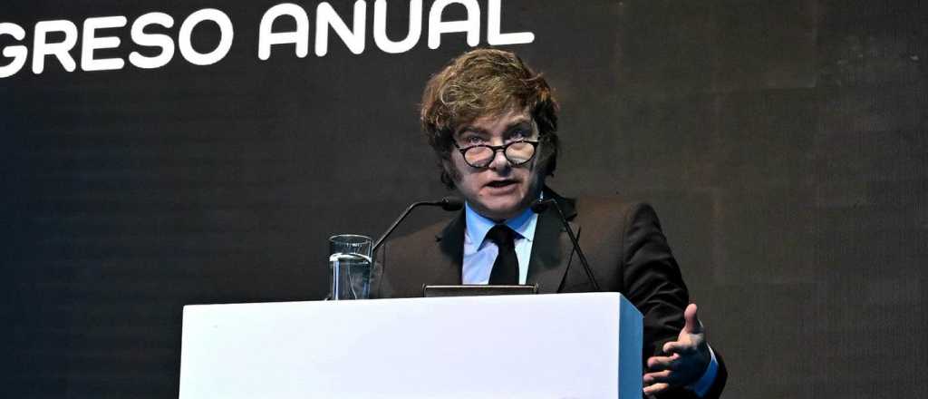 Milei insiste en dar apoyo a quienes saquen los dólares del colchón