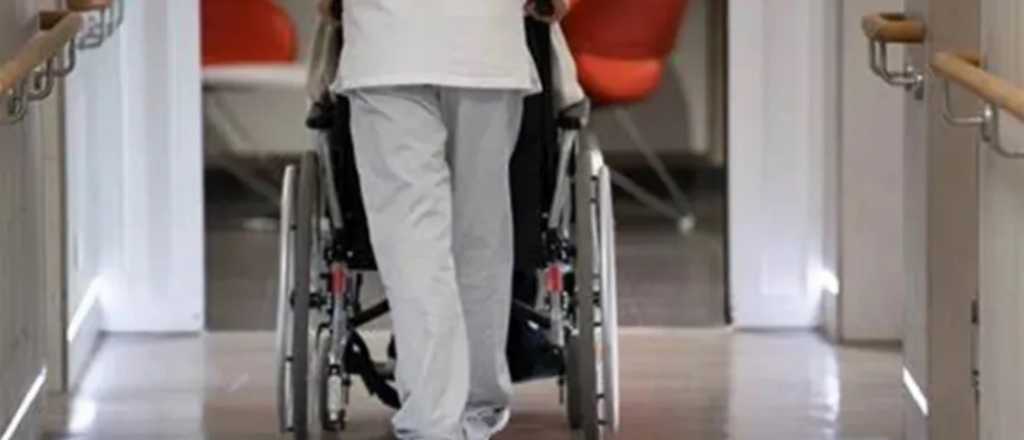 Un enfermero abusó de una paciente mayor