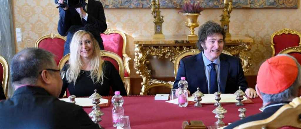 Milei prepara un viaje al Vaticano en junio para conocer a Le&oacute;n XIV