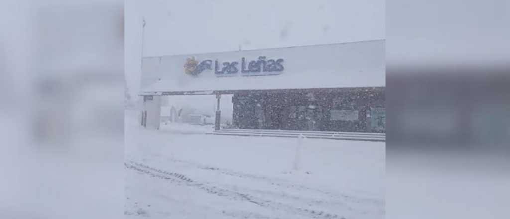 Videos: Las Leñas se tiñó de blanco y las nevadas seguirían hasta el martes