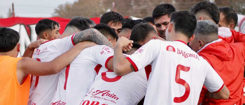 Huracán Las Heras se lo dio vuelta a Bolívar y lo alcanzó en la punta