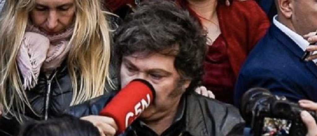 Video: Milei acusó a C5N de golpearlo con un micrófono