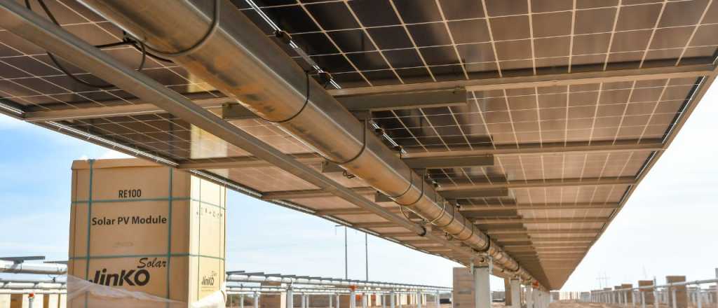 Comenzaron a instalar los paneles en el parque solar de Las Heras