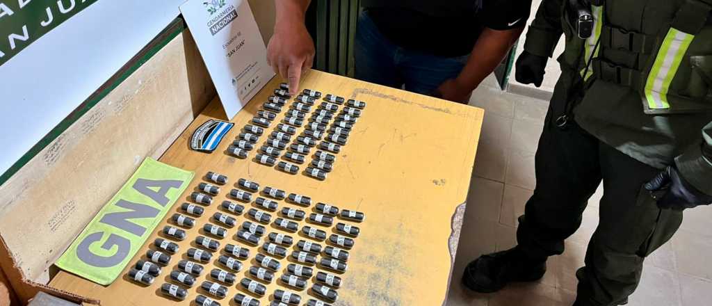 Llegaba a Mendoza con cien cápsulas de cocaína y fue detenido en San Juan