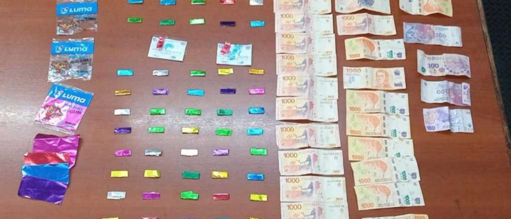 Llevaba 34 envoltorios con cocaína, intentó escapar y fue detenido