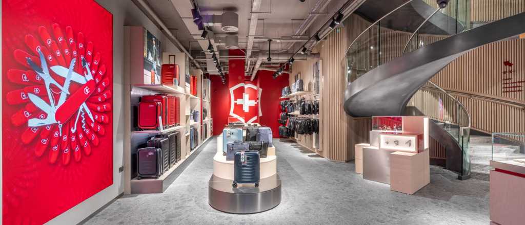 Desembarca en el país una famosa firma de navajas y relojes suizos