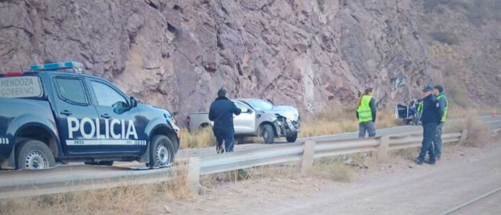 Mordi&oacute; la banquina y choc&oacute; contra la monta&ntilde;a camino a Chile