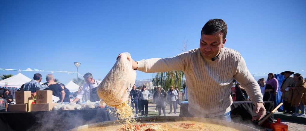 Las Heras cocinó el locro solidario más grande de Mendoza por el 25 de Mayo