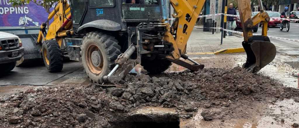 La rotura de un caño generó cortes de calle y dejó sin agua a vecinos de Ciudad
