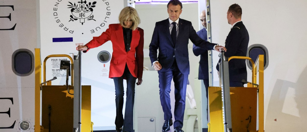 Escándalo en Francia por el "cachetazo" que recibió Macron de su esposa 