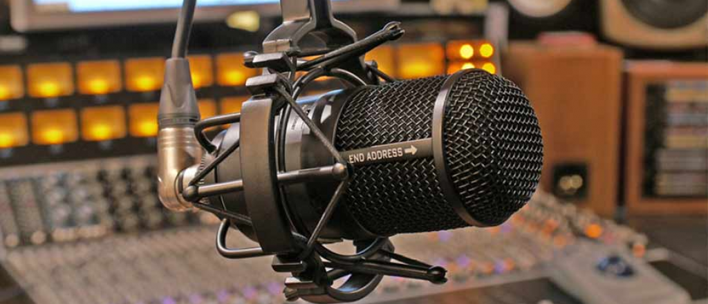 Escuch&aacute; "Clima de radio" con Judith Scheyer por Radio Post