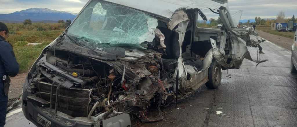 Se quedó dormido, chocó de frente con un camión y le amputaron al brazo
