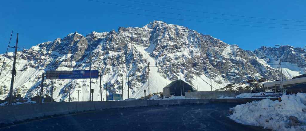 El Paso a Chile está cerrado pero se puede ir hasta Puente del Inca